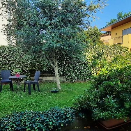 #10Ilnumeroperfetto, Independent Entrance, Private Parking & Garten Morbio Inferiore Bagian luar foto